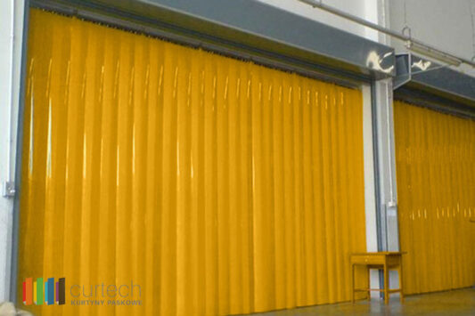 Żółta kurtyna paskowa z folii 300x3mm